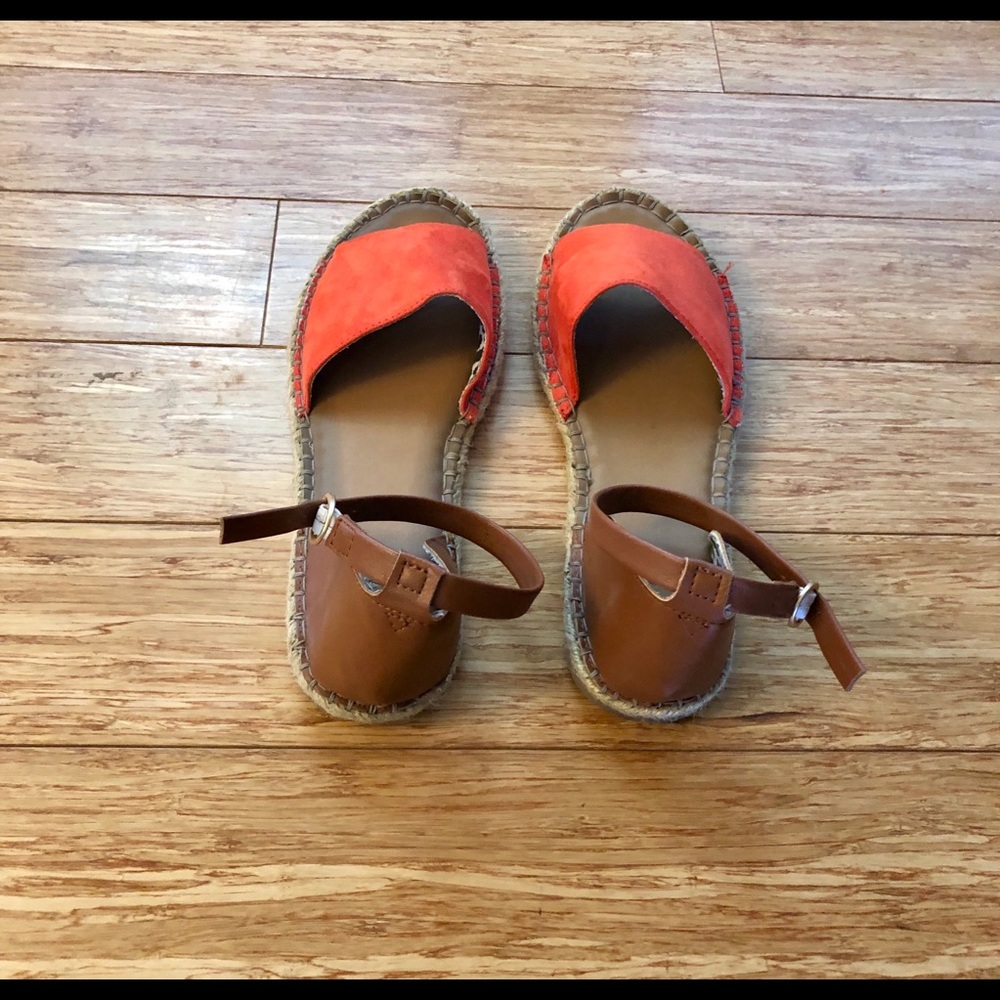 Woman’s Sandals - Picture 3 of 5